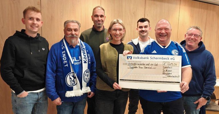 Spende Königsblaue an Superhelden Schermbeck