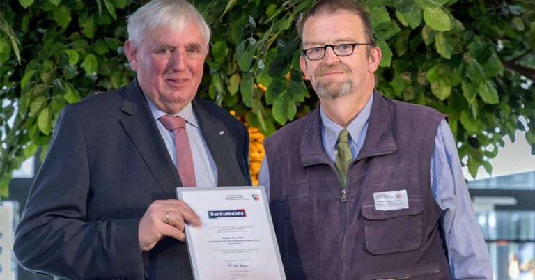 Ehrenamtsmedaille von Minister Laumann für den Schermbecker Hartmut Geschwandtner