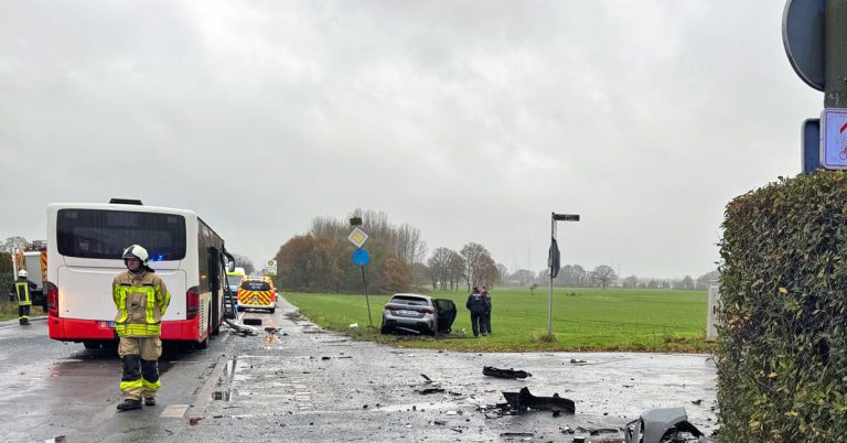 Schwerer Unfall in Dorsten mit einem Schulbus