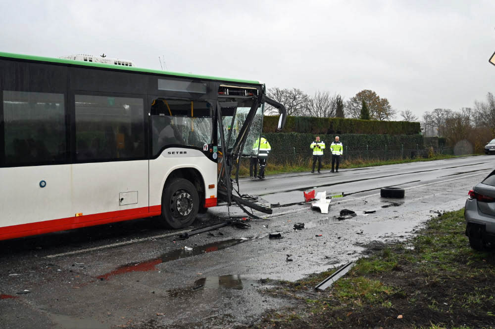 Dorsten-schwerer Unfall mit einem Schulbus