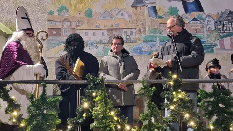 Ankunft des Nikolaus am Kanal, organisiert vom Heimatverein Gahlen.