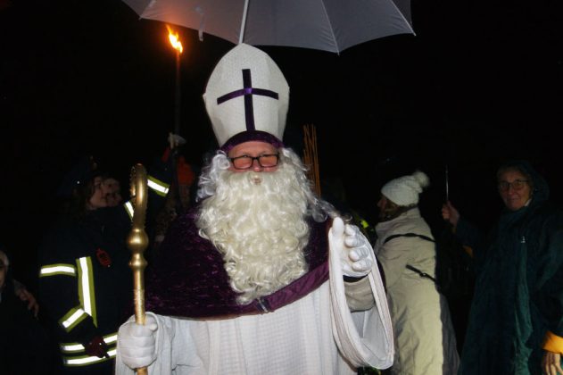 Ankunft des Nikolaus am Kanal, organisiert vom Heimatverein Gahlen.