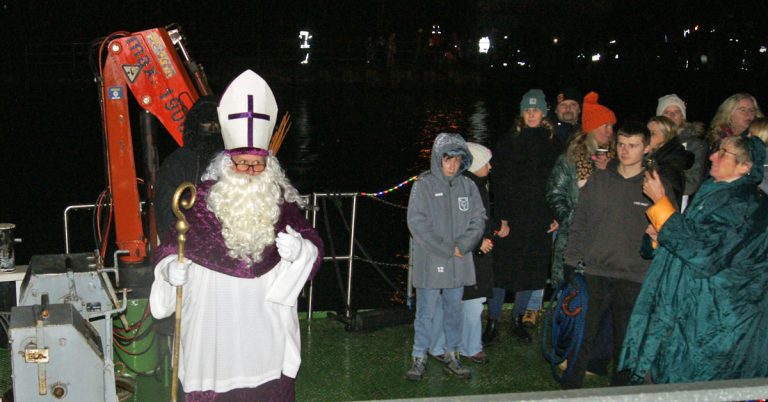 Ankunft des Nikolaus am Kanal, organisiert vom Heimatverein Gahlen.