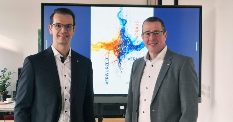 Die Vorstände Stefan Korte (links) und Norbert Scholtholt präsentierten bei der Jahrespressekonferenz die Zahlen für 2025. Foto: Volksbank Schermbeck eG