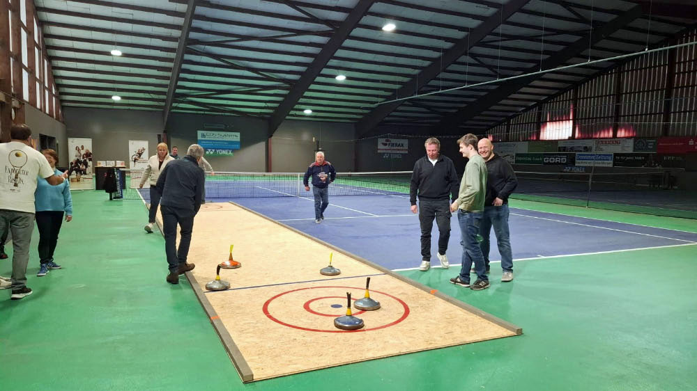 Teams aus Schermbeck beim Eisstockturnier in der Selecao Soccerhalle während der Premiere am 31. Januar 2026