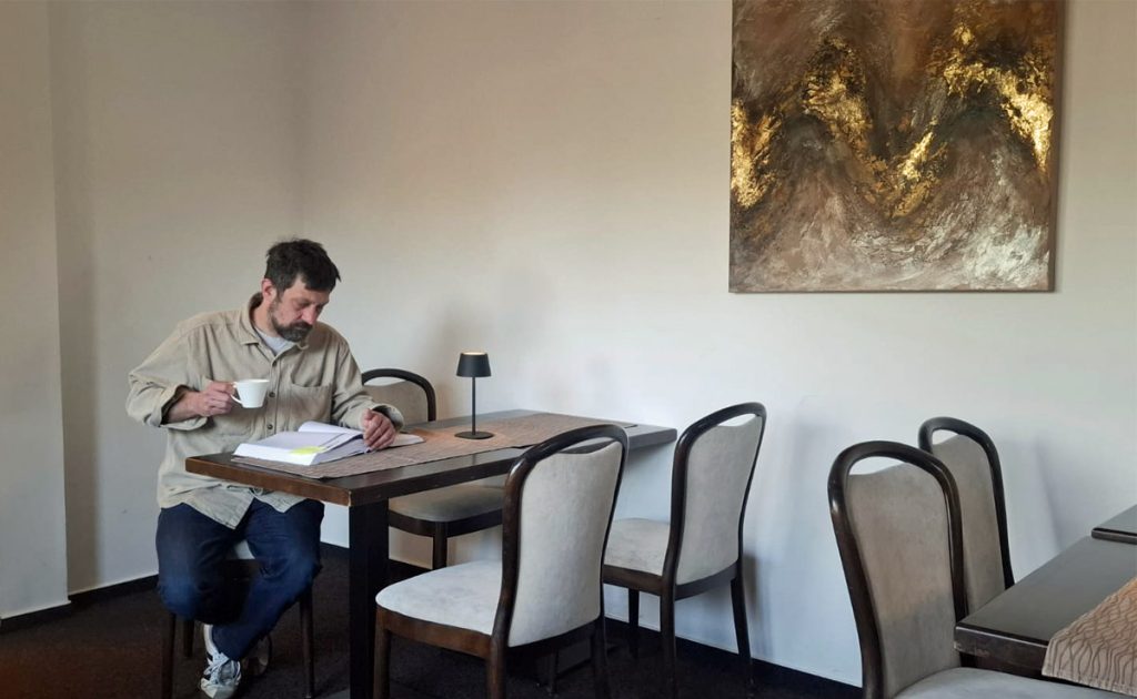 Stephan Mühlenbrock in neugestalteten Räumen