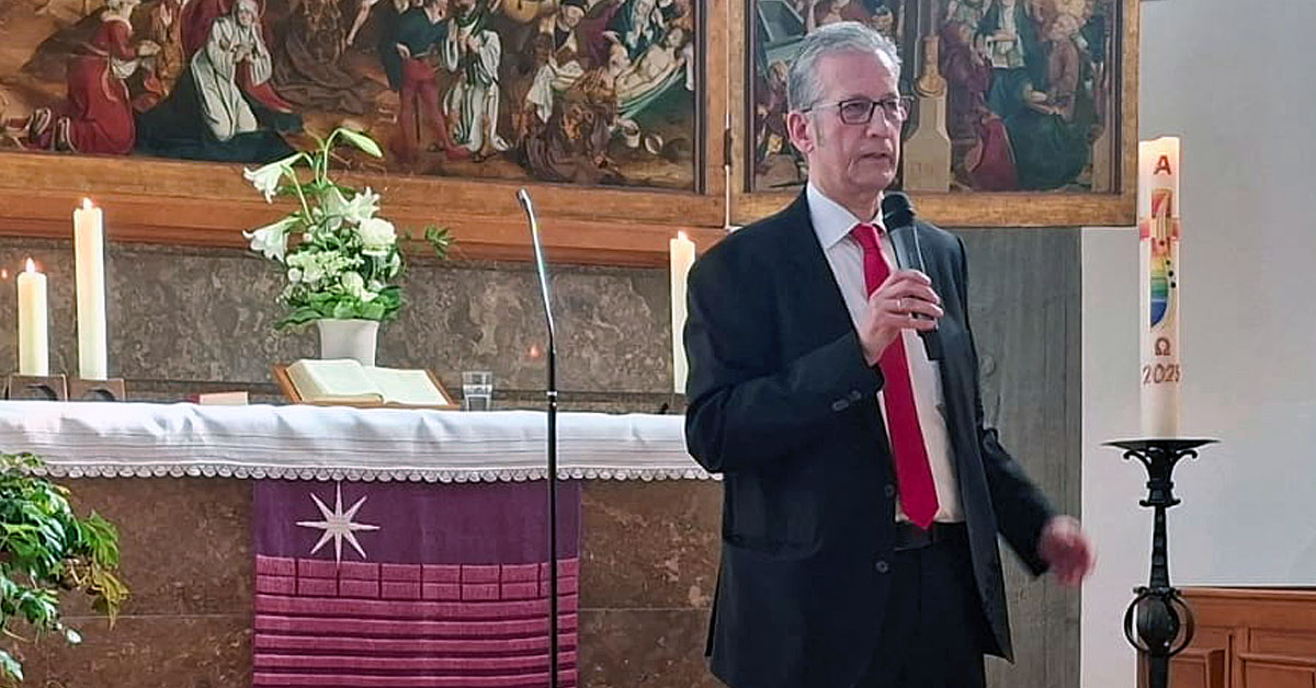 Gemeindeversammlung in Schermbeck Superintendent äußert sich zu suspendiertem Pfarrer