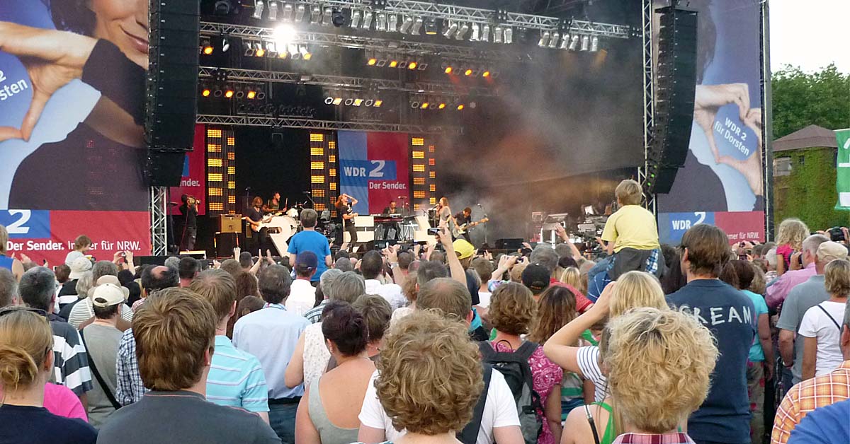 WDR 2 POP UP Wesel Konzertzelt mit Bühne