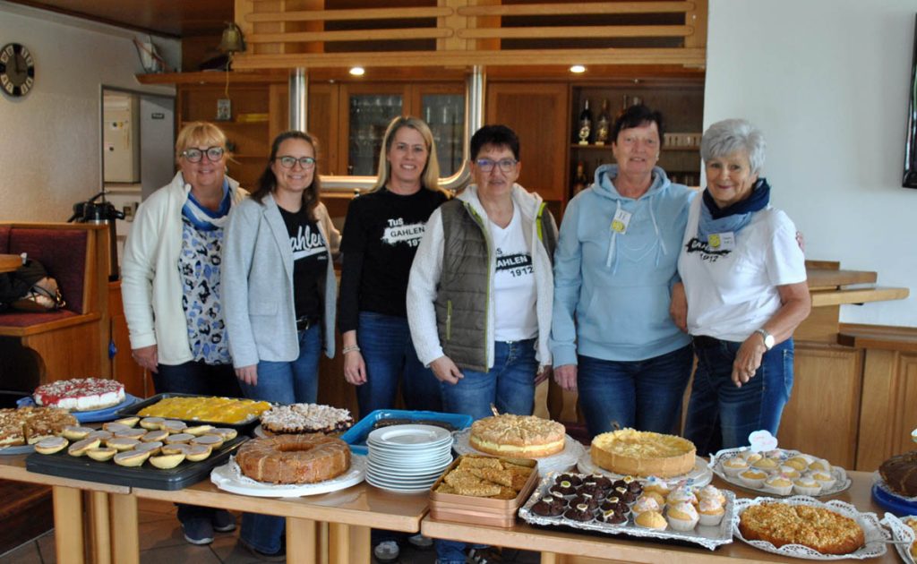An leckerem Kuchen fehlte es nicht beim TuS Gahlen