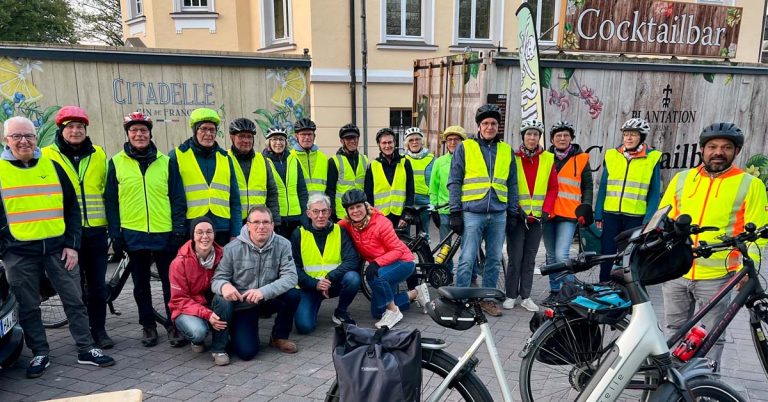 Radfahrer der Kirchengemeinde St. Ludgerus aus Schermbeck bei der Fahrrad-Wallfahrt nach Kevelaer.