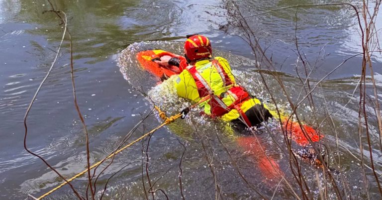 Menschenrettung in der Lippe durch die Feuerwehr