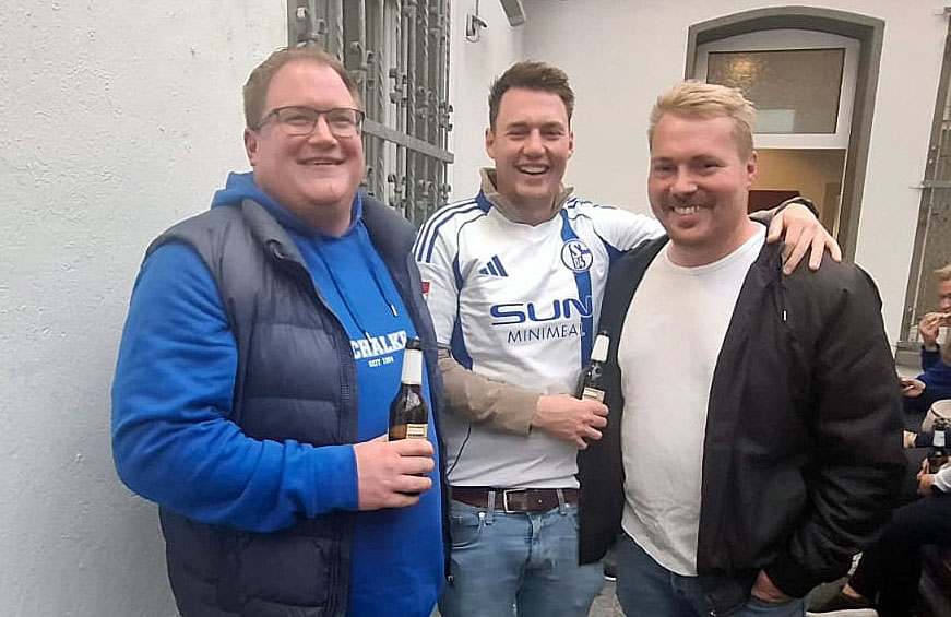 Schalke-Fans feiern Saisonabschluss in Schermbeck