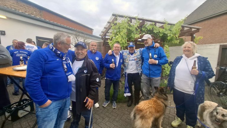 Schalke-Fans feiern Saisonabschluss in Schermbeck