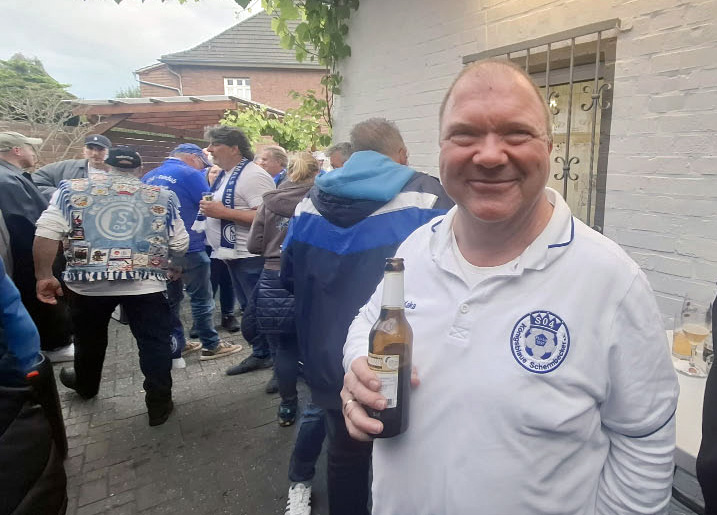 Schalke-Fans feiern Saisonabschluss in Schermbeck