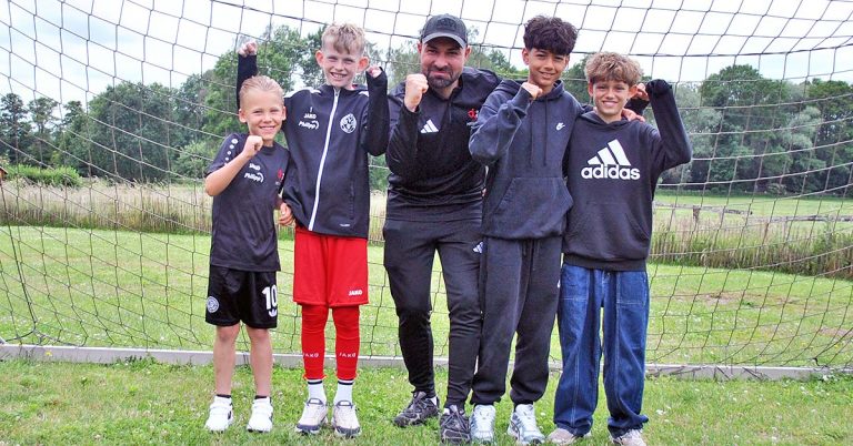 Gleich vier junge Fußballer aus der Betreuung der Sportagentur wechseln in ein Nachwuchsleistungszentrum