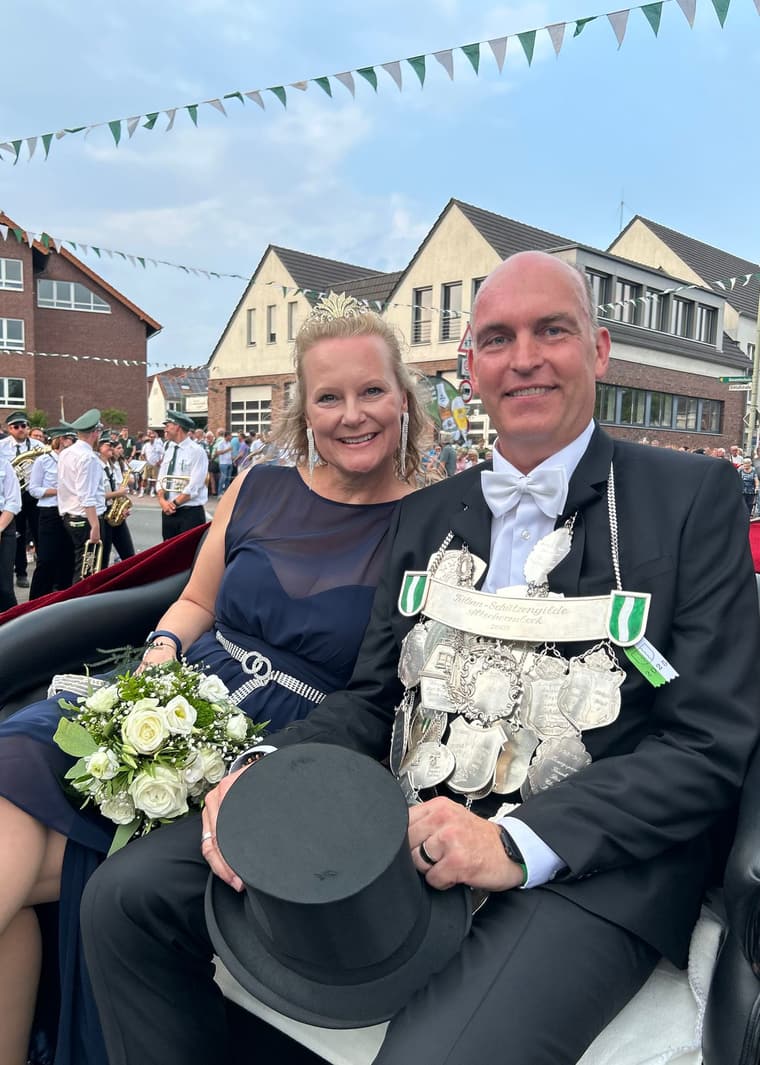 König Ralf Grömping und Königin Michaela Deuster beim Kilian-Schützenfest Altschermbeck