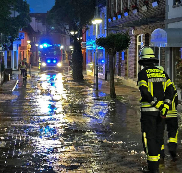 Wasserrohrbruch auf der Mittelstraße in Schermbeck