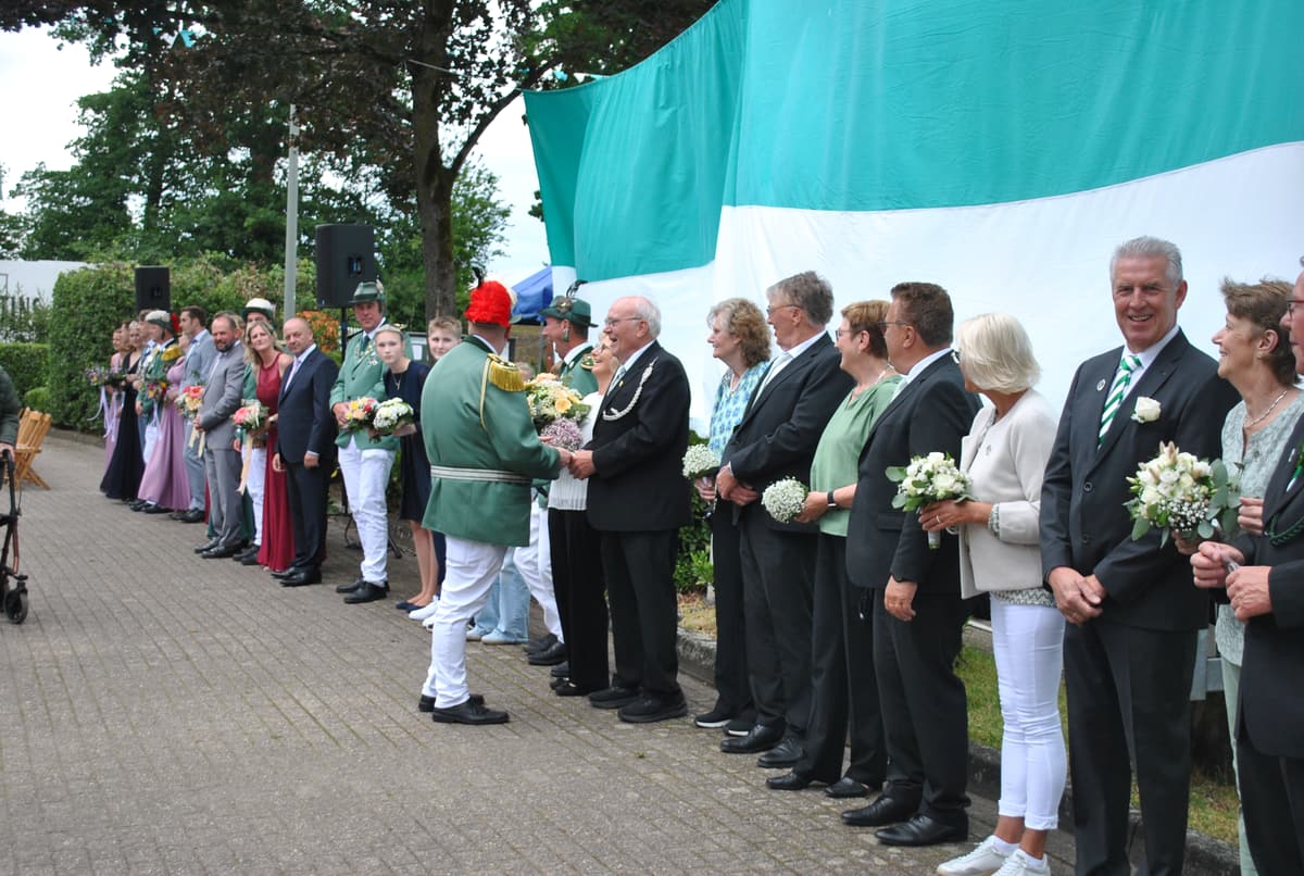 Goldkönig Wilhelm Hemmert-Pottmann mit Königin Inge Bockholt beim Schützenfest Gahlen 2026