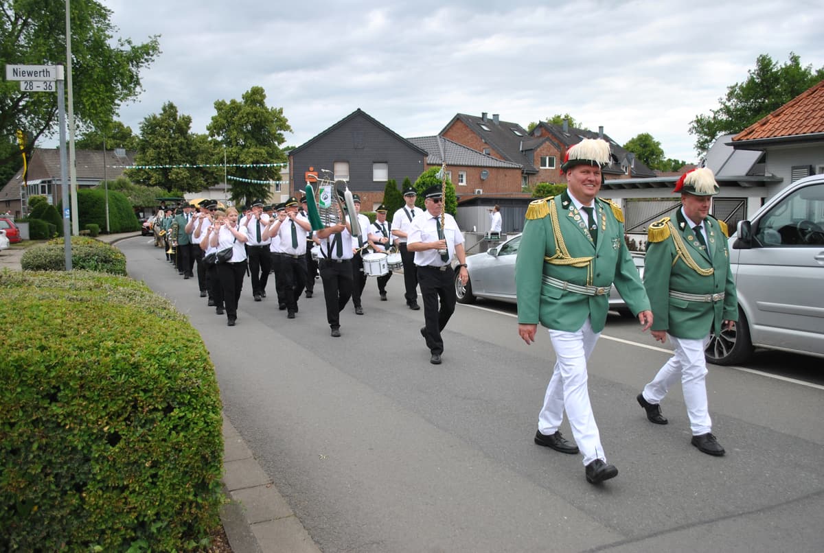 Parade beim Schützenfest Gahlen 2026