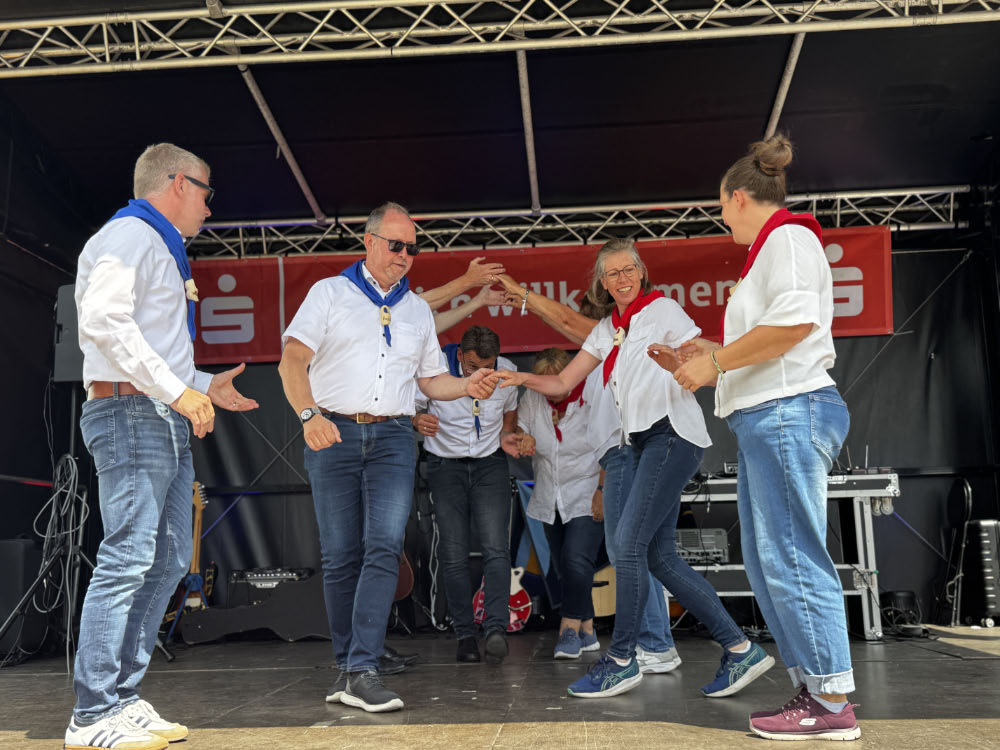 Den Auftakt machten die Gölsentänzer vom Heimatverein Gahlen auf der NISPA-Bühne.