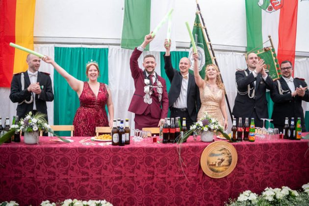 Thronball der Kilian-Sch&uuml;tzengilde Schermbeck 2026 am M&uuml;hlenteich