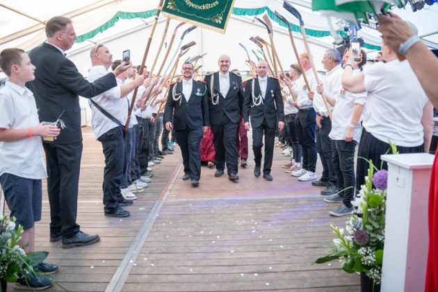 Thronball der Kilian-Sch&uuml;tzengilde Schermbeck 2026 am M&uuml;hlenteich