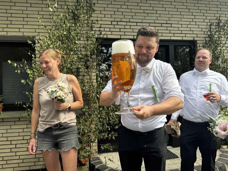 Prost auf den neuen König Nico Höller und Königin