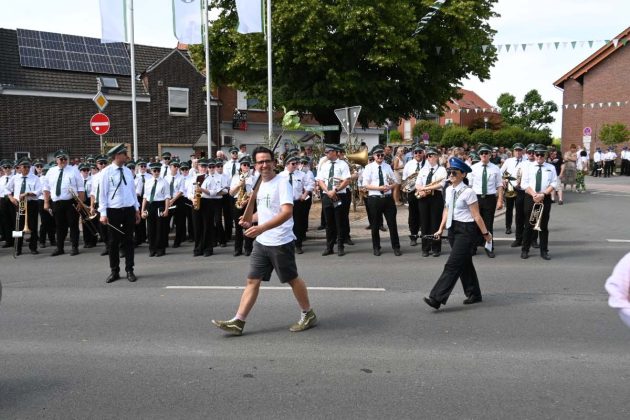 Parade der Kilian-Sch&uuml;tzengilde Altschermbeck 2026