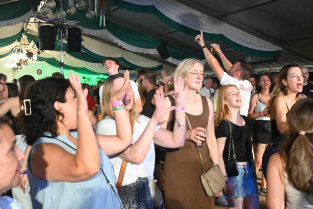 Partyabend im Festzelt der Kilian-Sch&uuml;tzengilde Altschermbeck 2026 - Bild 045