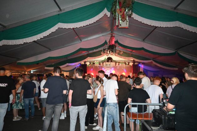 Partyabend im Festzelt der Kilian-Sch&uuml;tzengilde Altschermbeck 2026 - Bild 040