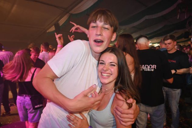 Partyabend im Festzelt der Kilian-Sch&uuml;tzengilde Altschermbeck 2026 - Bild 025