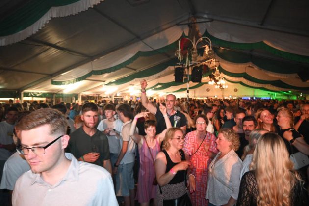 Partyabend im Festzelt der Kilian-Sch&uuml;tzengilde Altschermbeck 2026 - Bild 021