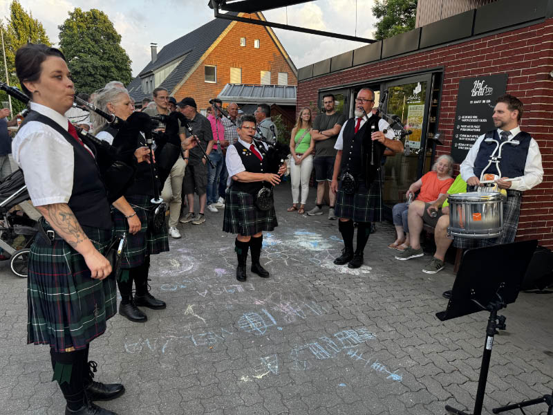 McBricht Pipes & Drums und die Erler Jäger bei Raesfeld in Sommerlaune