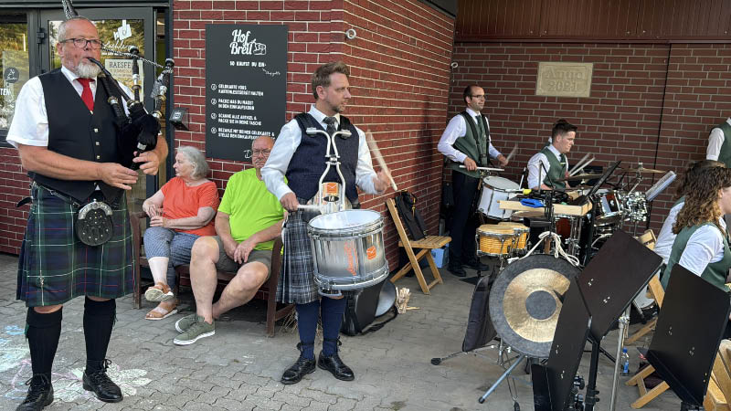 McBricht Pipes & Drums und die Erler Jäger bei Raesfeld in Sommerlaune