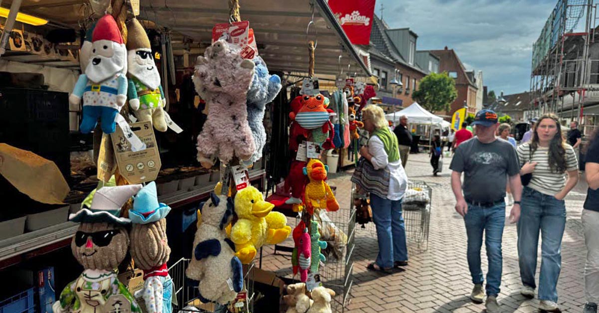 Sommi-Sonntag mit Hollandmarkt im Schermbecker Ortskern trotz kurzer Regenschauer.