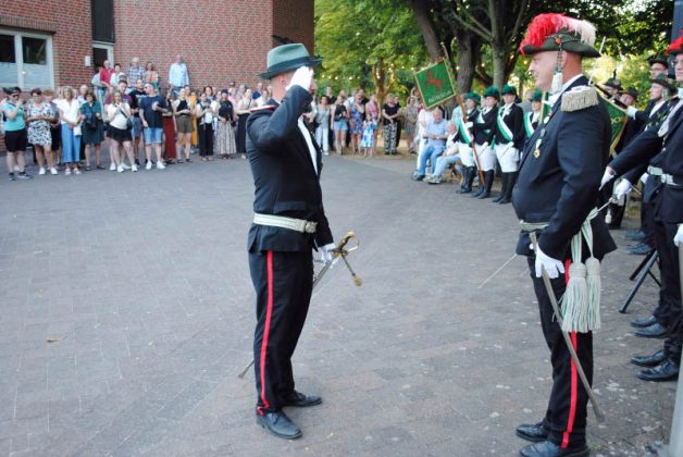 Tambourmajor und Musiker beim Gro&szlig;en Zapfenstreich