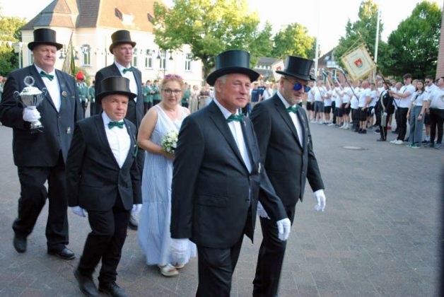 Sch&uuml;tzen der Kilian-Sch&uuml;tzengilde beim Festzug