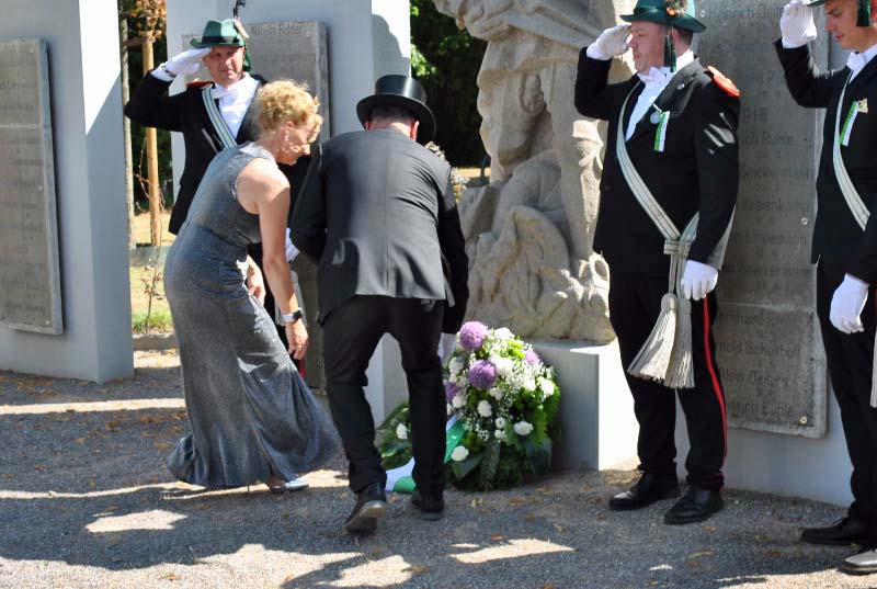 Kranzniederlegung Ehrenmal Altschermbeck